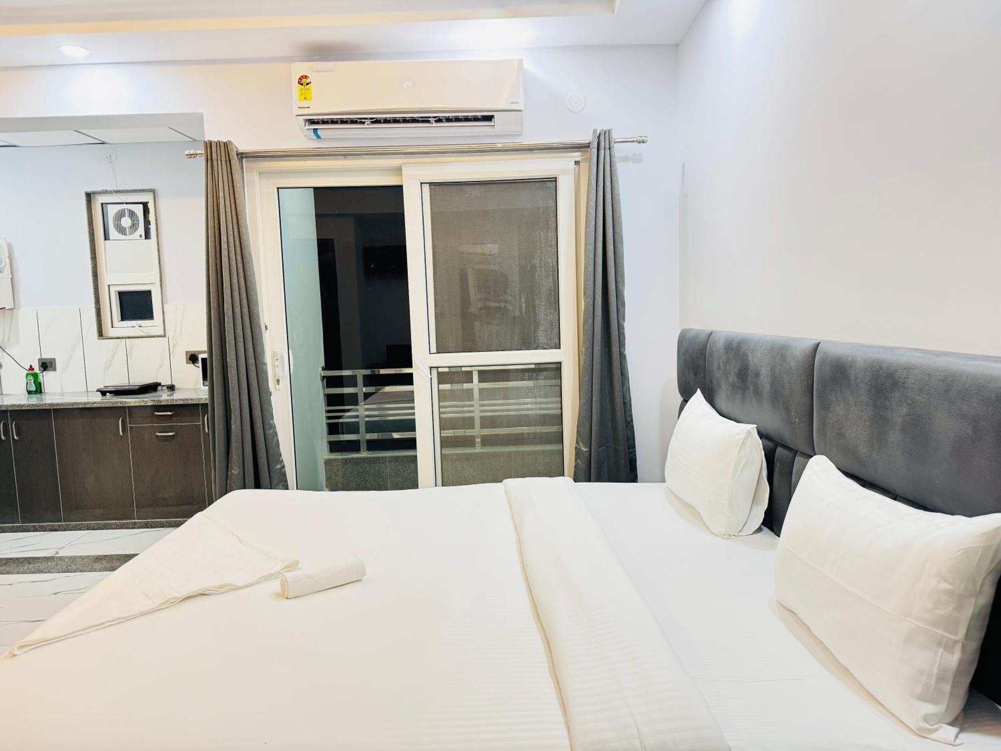 Stayluxe Serviced Apartments, Artemis Hospital グルガウン エクステリア 写真