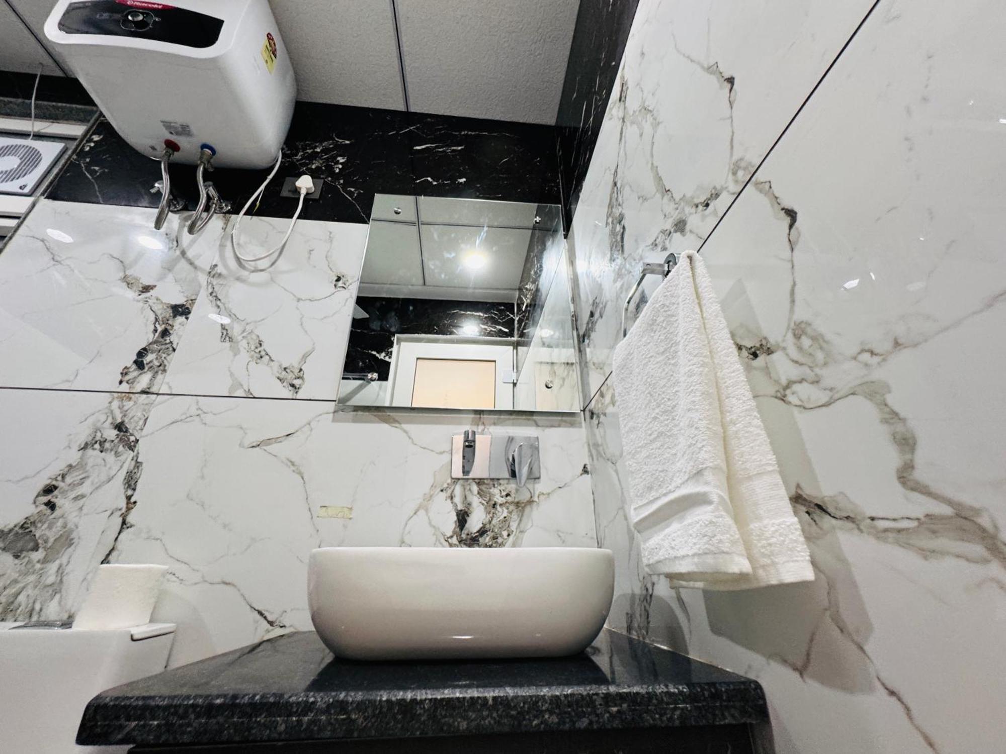 Stayluxe Serviced Apartments, Artemis Hospital グルガウン エクステリア 写真