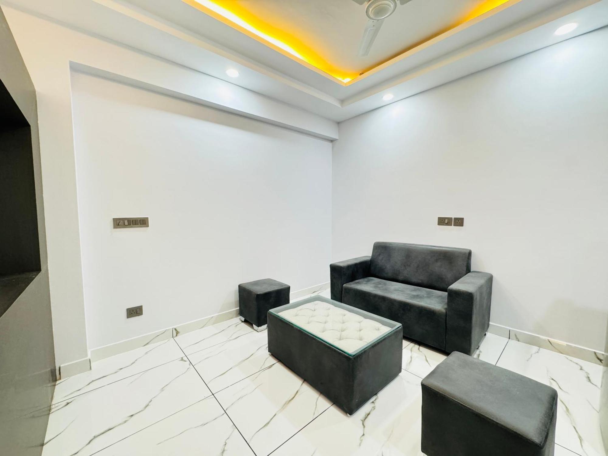 Stayluxe Serviced Apartments, Artemis Hospital グルガウン エクステリア 写真